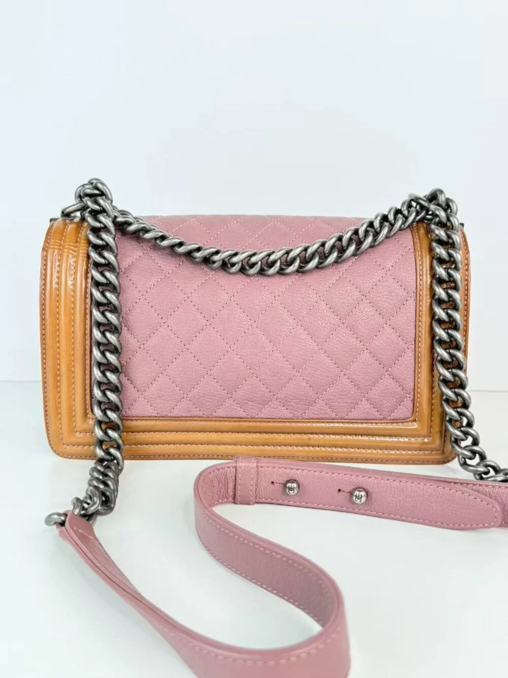 Channel boy flag crossbody bag - Picture 3 of 12